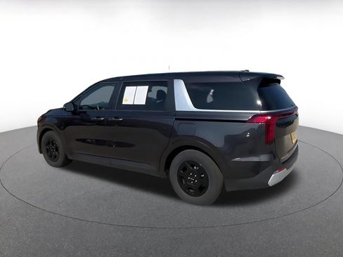 Used 2026 Kia Carnival FWD image 10