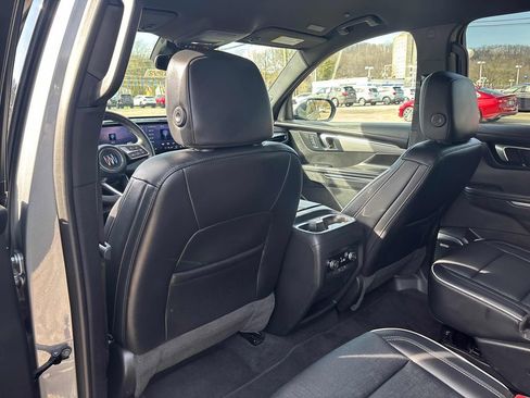 Used 2025 Buick Enclave Preferred AWD/4WD image 23