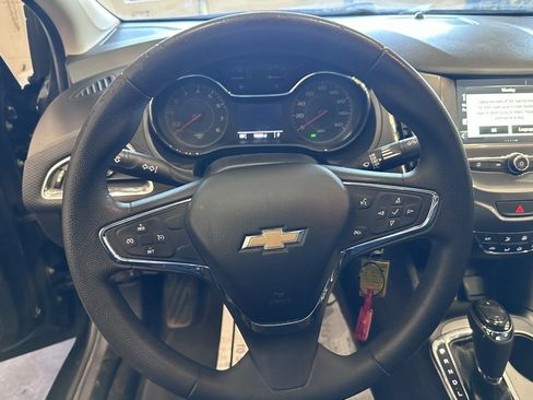 Used 2018 Chevrolet Cruze LT image 13