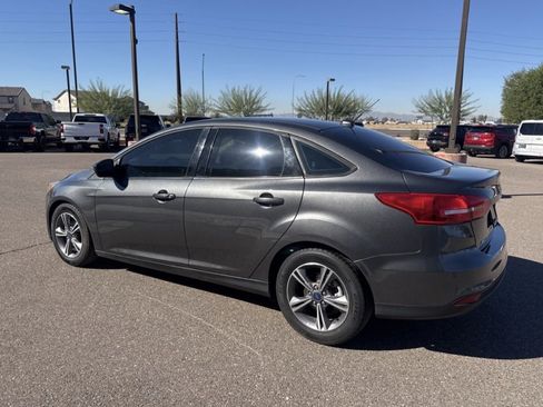 Used 2018 Ford Focus SE w/ SE Appearance Package image 8
