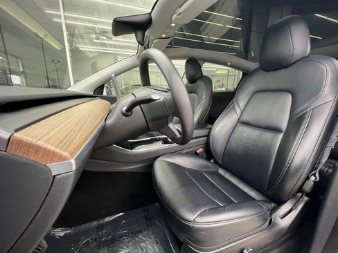 Used 2021 Tesla Model Y Long Range image 17