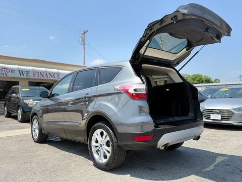 Used 2017 Ford Escape SE FWD image 40