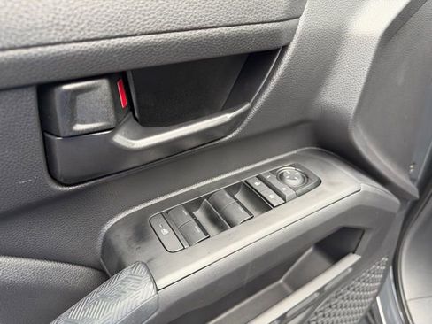 Used 2025 Toyota Tacoma SR AWD/4WD image 17