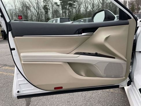 Used 2022 Toyota Camry LE image 16