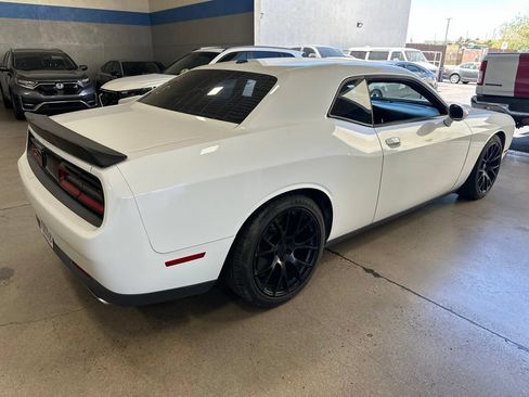 Used 2015 Dodge Challenger SXT RWD image 9