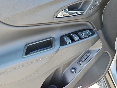 Used 2024 Chevrolet Equinox Premier FWD image 29