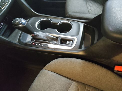 Used 2019 Chevrolet Equinox LT FWD image 26