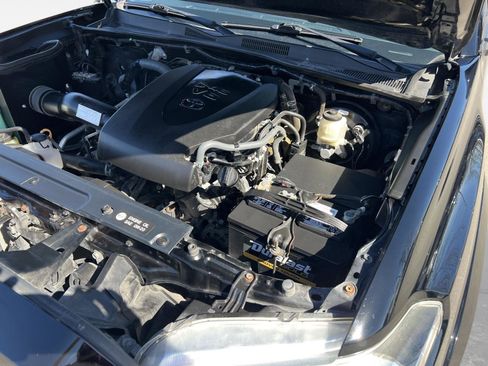 Used 2017 Toyota Tacoma TRD Sport image 45