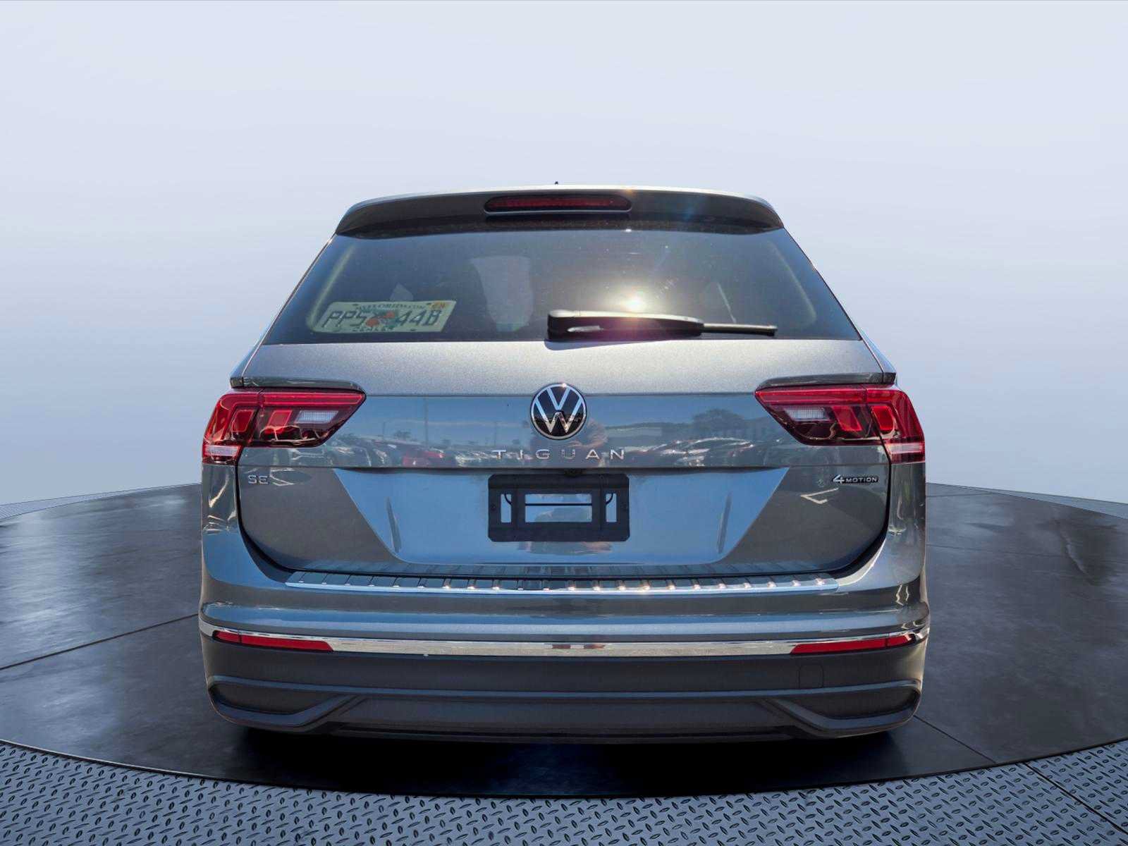 Used 2023 Volkswagen Tiguan SE w/ Panoramic Sunroof Package AWD/4WD image 5