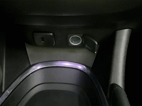 Used 2016 Chevrolet Malibu Hybrid image 14