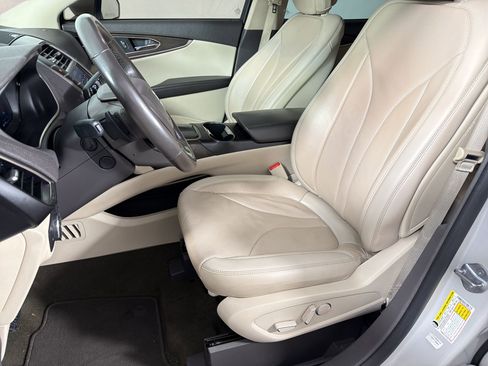 Used 2020 Lincoln Nautilus Reserve FWD image 5