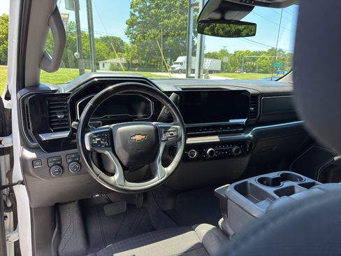 Used 2023 Chevrolet Silverado 1500 LT AWD/4WD image 11