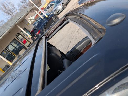 Used 2012 Ford F150 Lariat w/ Lariat Chrome Pkg image 4