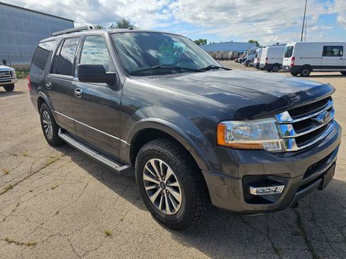 Used 2016 Ford Expedition XLT w/ Equipment Group 202A AWD/4WD image 4