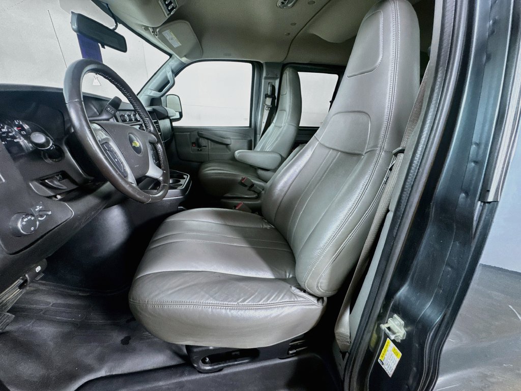 Used 2017 Chevrolet Express 3500 LS RWD image 22
