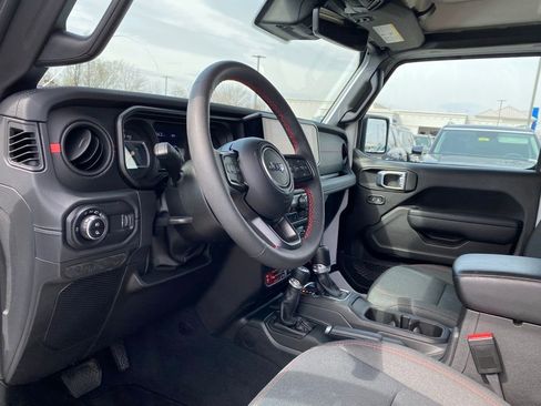 Used 2024 Jeep Gladiator Rubicon w/ Technology Group image 9