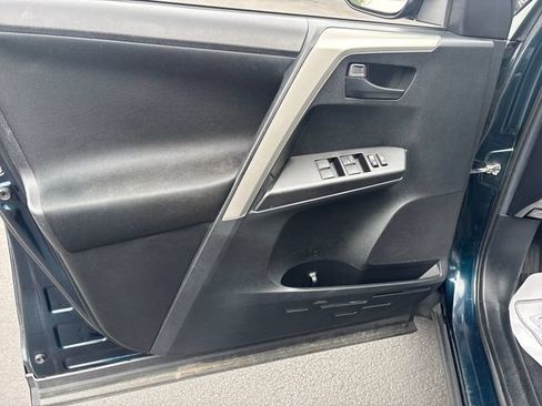 Used 2018 Toyota RAV4 LE w/ Carpet Mat Package AWD/4WD image 11