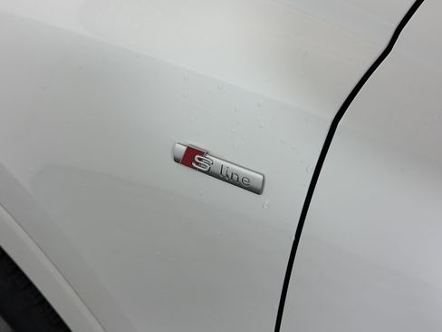 Certified 2025 Audi Q3 2.0T Premium image 18