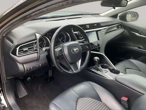 Used 2020 Toyota Camry SE FWD image 16
