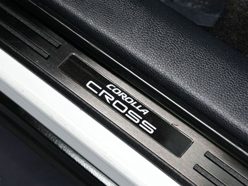 Used 2023 Toyota Corolla Cross XLE w/ Convenience Package FWD image 31