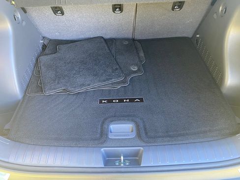 Used 2025 Hyundai Kona SEL FWD image 11