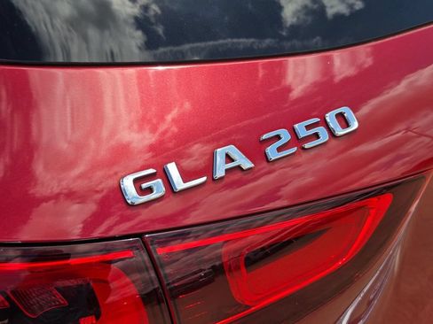 Used 2021 Mercedes-Benz GLA 250 4MATIC w/ Premium Package image 21