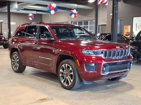 Used 2025 Jeep Grand Cherokee Overland w/ Adv Protech Group III AWD/4WD image 4