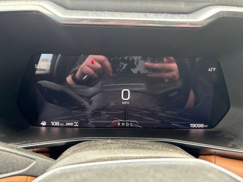 Used 2025 GMC Canyon AT4 w/ Technology Plus Package AWD/4WD image 13