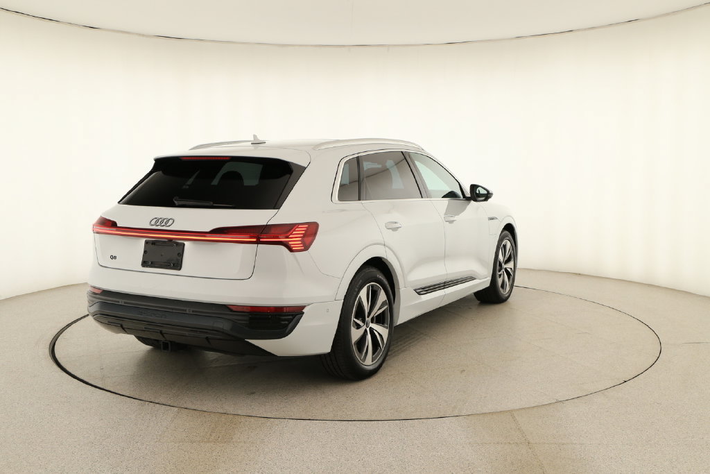 Used 2024 Audi Q8 e-tron Premium Plus AWD/4WD image 6