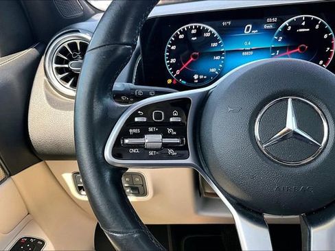 Used 2022 Mercedes-Benz GLB 250 w/ Premium Package Lite image 10
