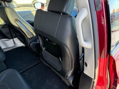 Used 2018 Chrysler Pacifica Touring-L w/ Advanced Safetytec Group image 12