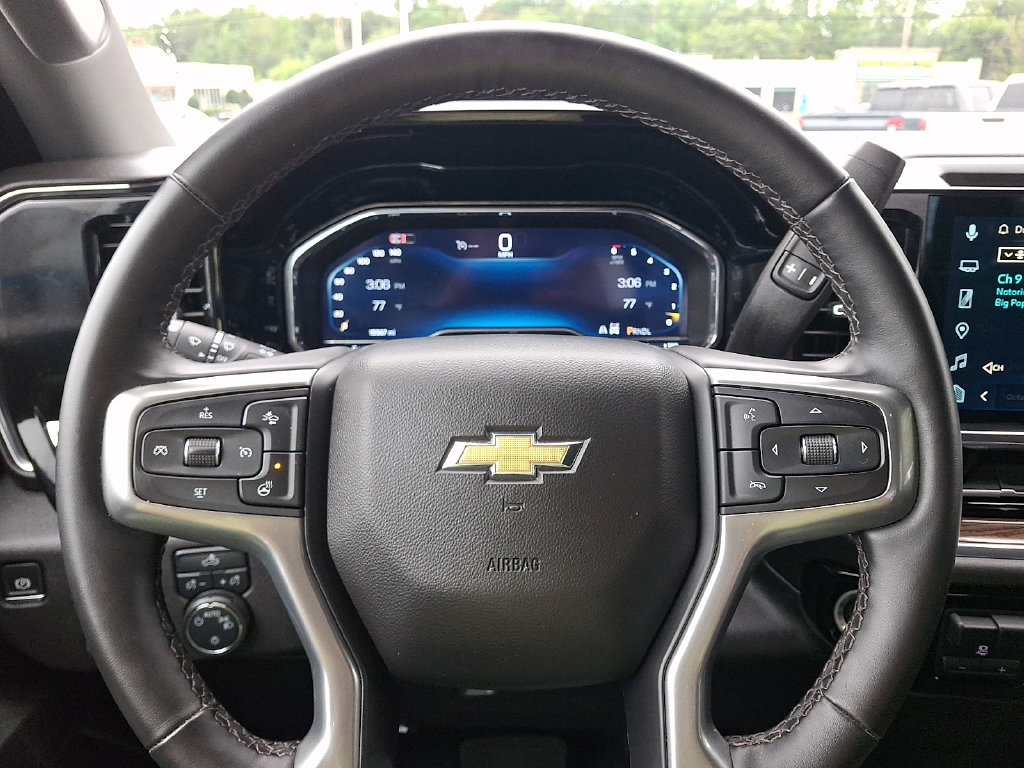 Used 2025 Chevrolet Silverado 1500 LT AWD/4WD image 45