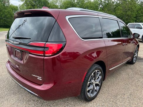 Used 2021 Chrysler Pacifica Limited w/ Premium & Safety Sphere Group AWD/4WD image 3