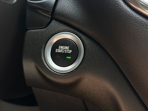 Used 2024 Chevrolet Equinox LT FWD image 38