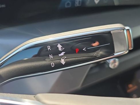 New 2026 Cadillac Vistiq Premium Luxury AWD/4WD image 16