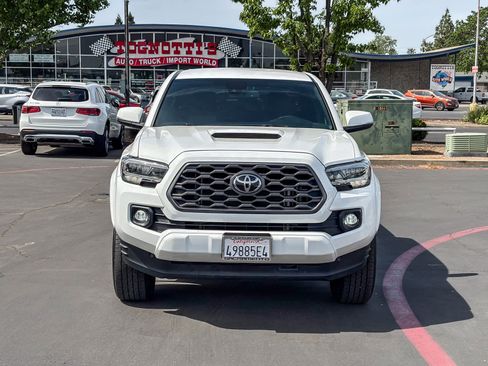 Used 2021 Toyota Tacoma TRD Sport w/ Technology Package image 6