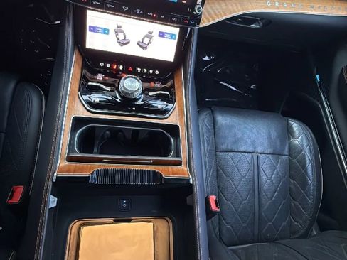 Used 2022 Jeep Grand Wagoneer Series III image 31