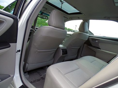 Used 2015 Toyota Camry XLE w/ Moonroof Package FWD image 27