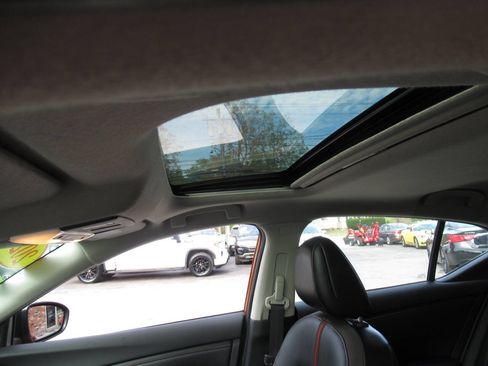 Used 2021 Nissan Sentra SR w/ SR Premium Package image 23