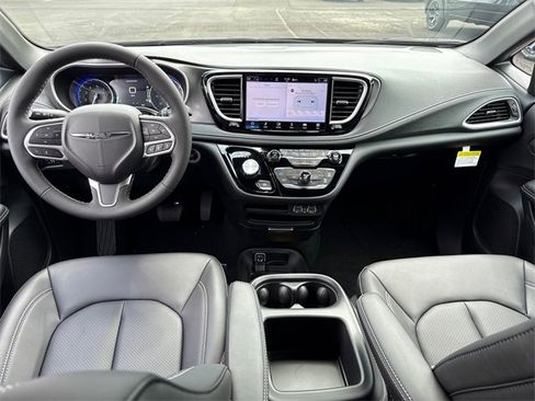 New 2025 Chrysler Pacifica Select image 2