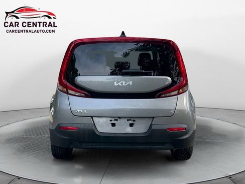 Used 2022 Kia Soul LX w/ Technology Package image 4