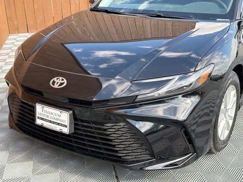 Used 2025 Toyota Camry LE w/ Convenience Package image 19