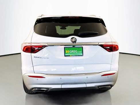 Used 2023 Buick Enclave Essence image 8