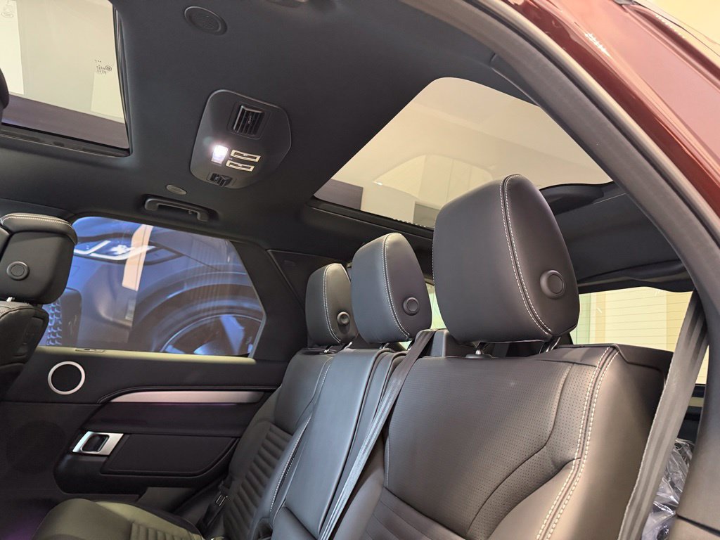 New 2026 Land Rover Discovery Limited Edition AWD/4WD image 11