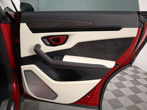 Used 2024 Lamborghini Urus S image 28