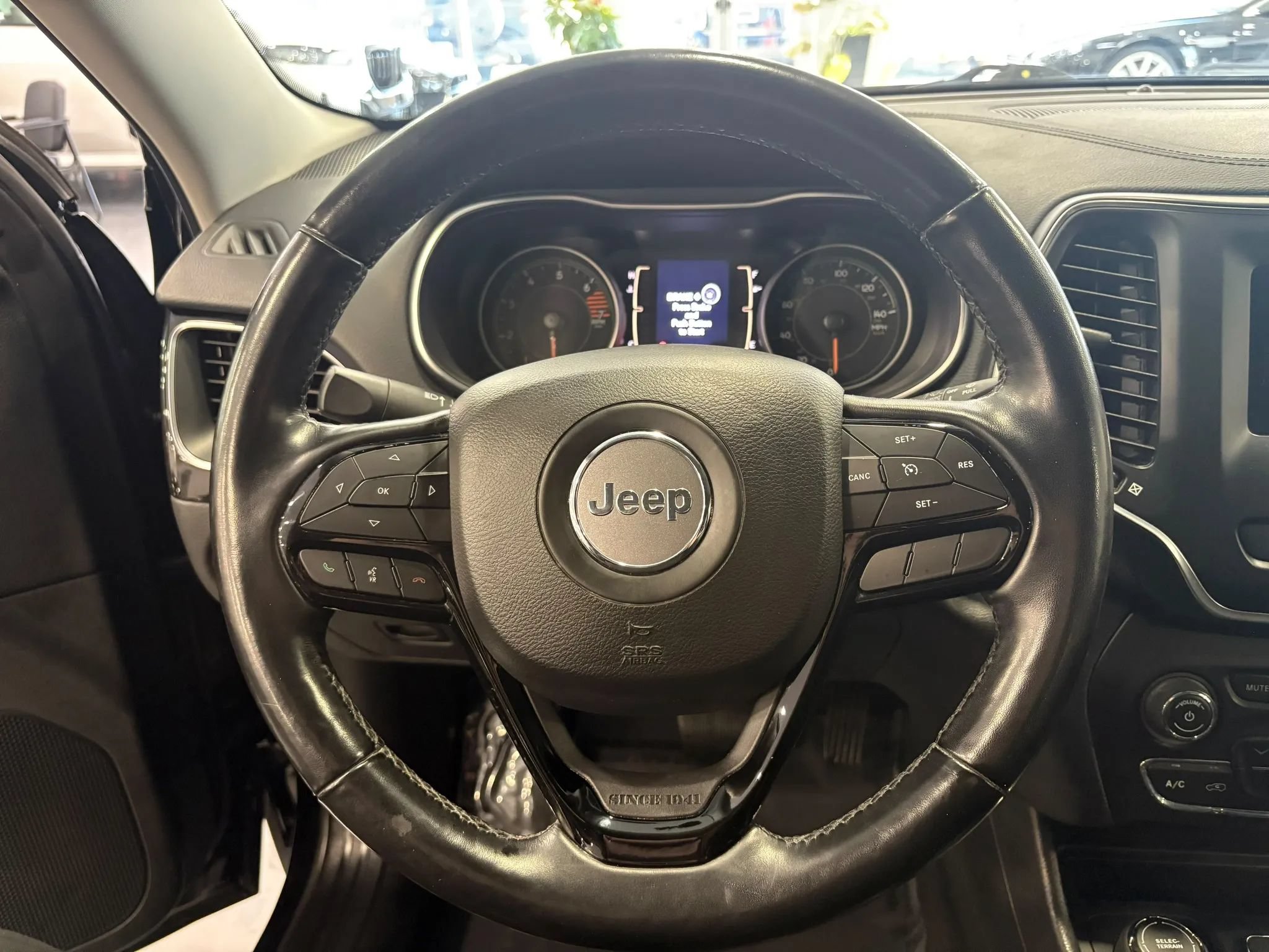 Used 2020 Jeep Cherokee Latitude Plus AWD/4WD image 19