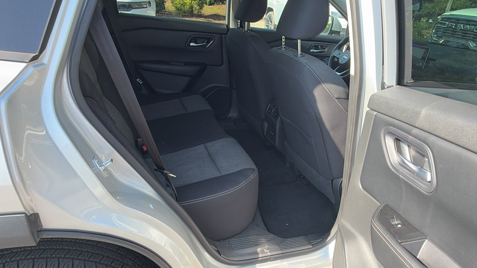 Used 2024 Nissan Rogue SV AWD/4WD image 21