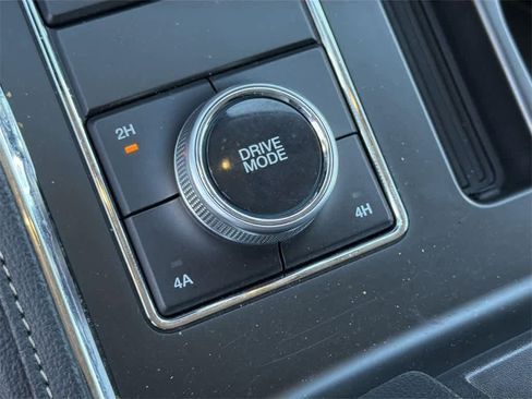 Used 2024 Ford Expedition XLT image 21