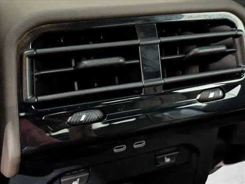 Used 2024 BMW i5 eDrive40i w/ Premium Package image 18