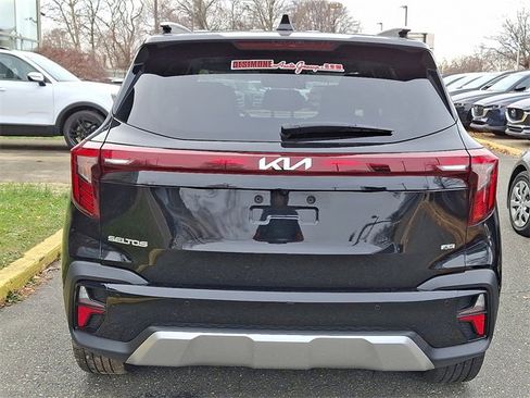 Certified 2025 Kia Seltos SX w/ SX Sunroof Package image 5